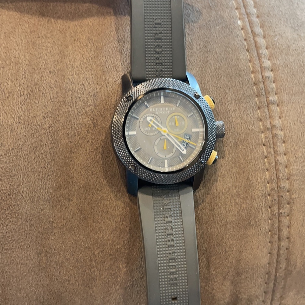 Burberry watch - Picture 1 of 9